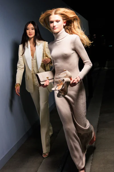 Look 10
